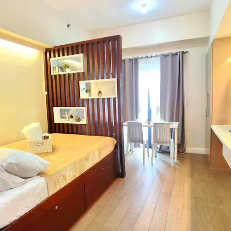 Luxury Cityview Condo With Balcony & Free Parking