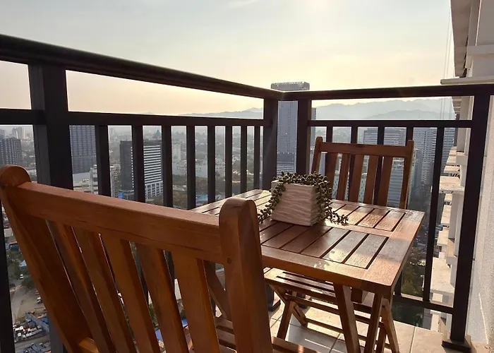 Luxury Cityview With Balcony & Free Parking Hotel apartamentowy 4*