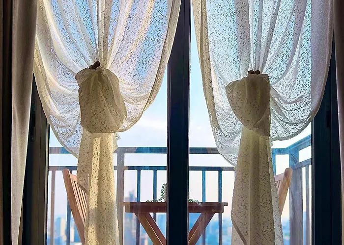 Hotel apartamentowy Luxury Cityview With Balcony & Free Parking 4*